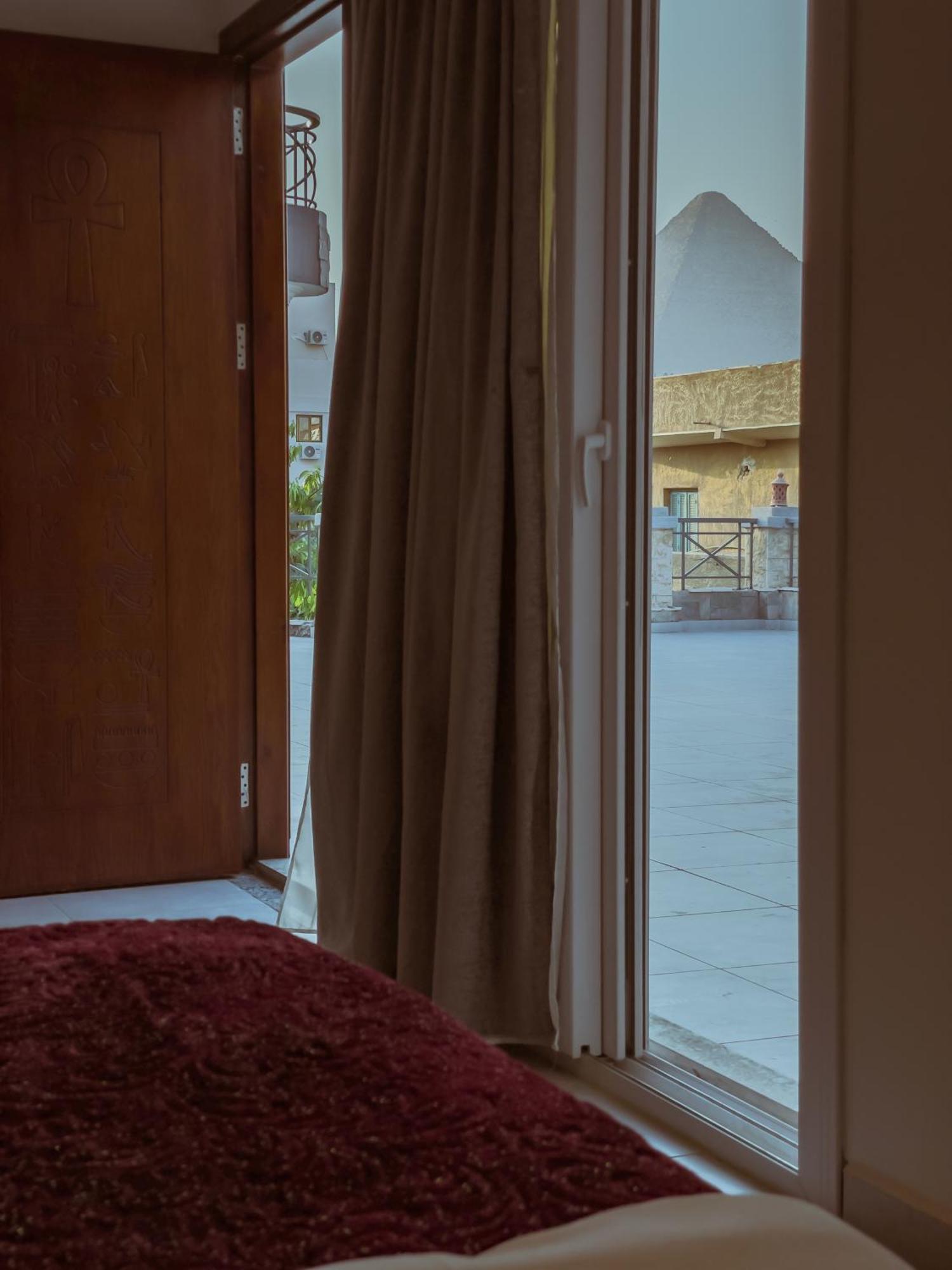 King Khufu Pyramids View Hotel Kafret el-Gabal Szoba fotó