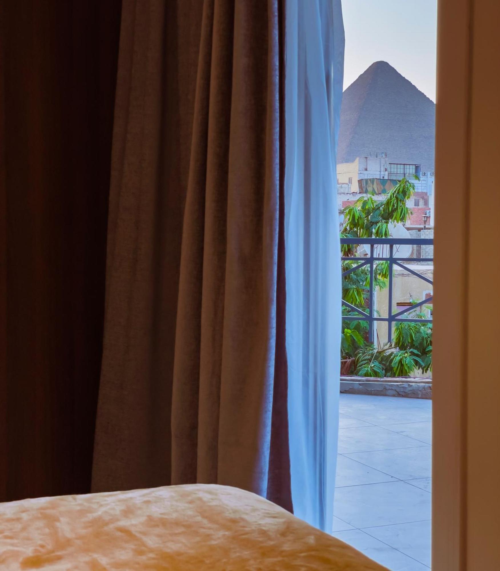 King Khufu Pyramids View Hotel Kafret el-Gabal Szoba fotó