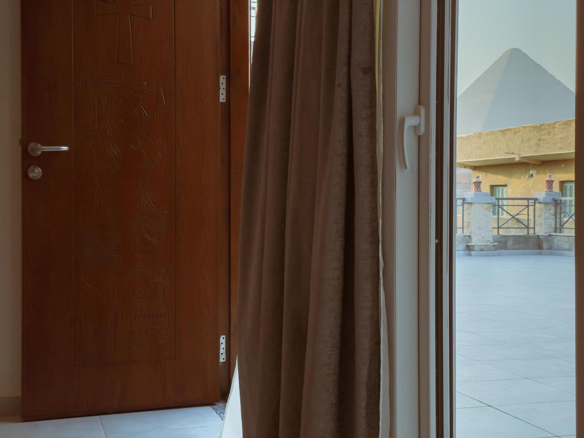 King Khufu Pyramids View Hotel Kafret el-Gabal Szoba fotó